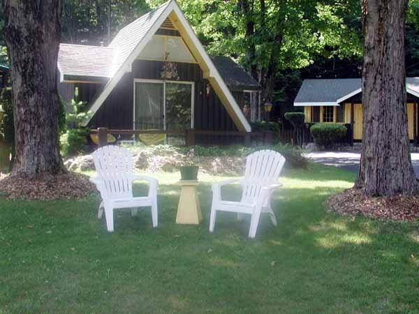 Amber Lantern Duplex Cottage Lake George Room photo