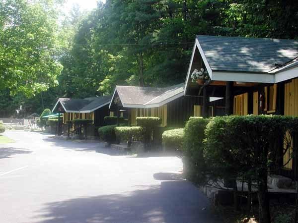 Amber Lantern Duplex Cottage Lake George Room photo