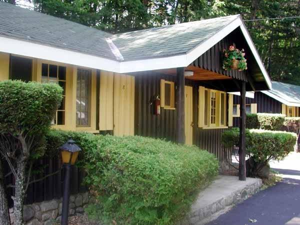 Amber Lantern Duplex Cottage Lake George Room photo