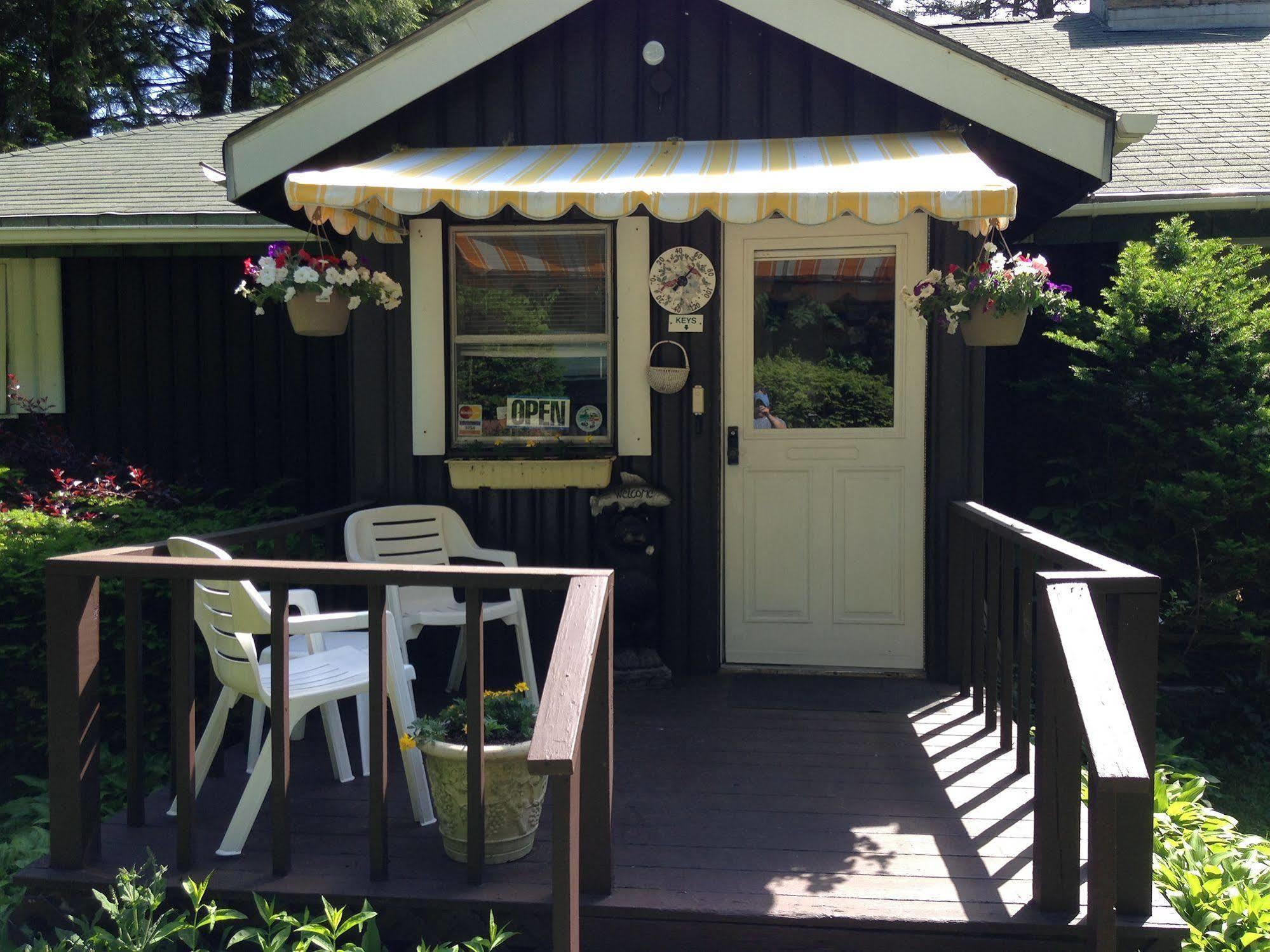 Amber Lantern Duplex Cottage Lake George Exterior photo